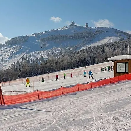 Am Waldesrand 2*